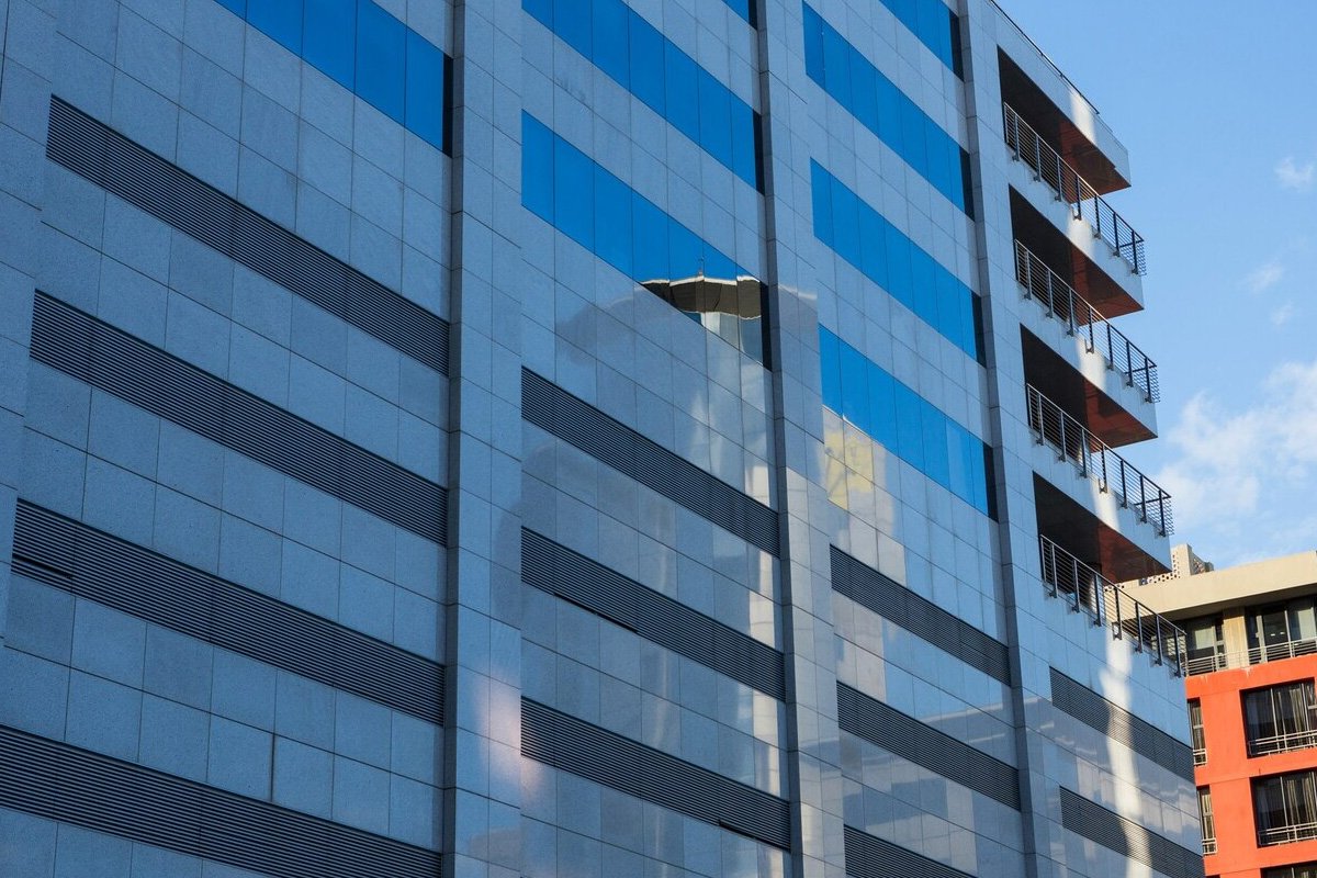 Dış Cephe Kaplama Sistemlerinde Doğru Malzeme Seçimi Neden Önemli?